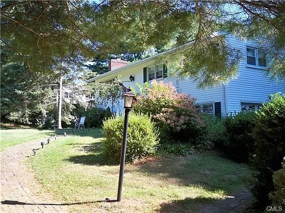 BRICK WALK TO FRONT DOOR