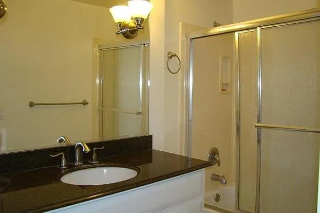 7 bed, 2653 sqft, $5,500 — Photo 3