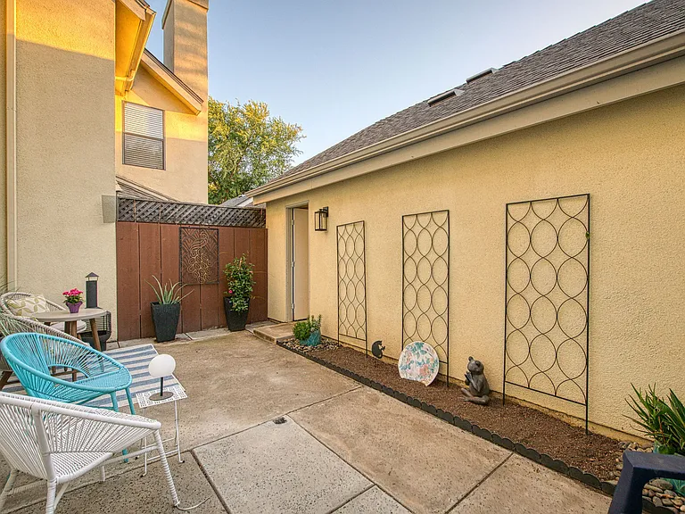 921 E Foxhill Dr — Photo 34