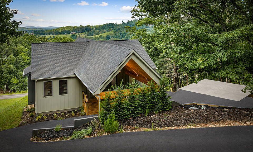 1st image of 261 Big Valley Dr