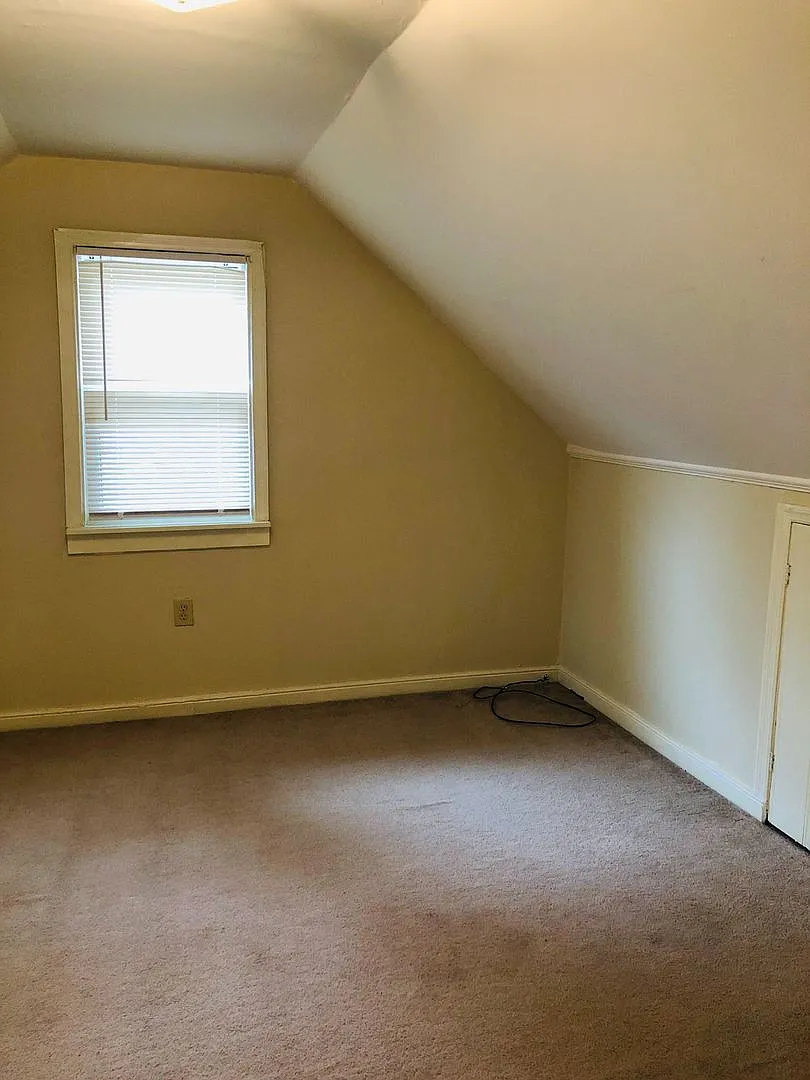 Adorable 3 bdrm/1 bath Home Located in Desirable West End! — Photo 2