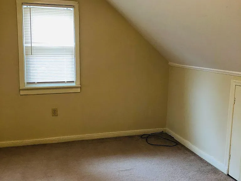 7010 Miami Ave — Photo 2
