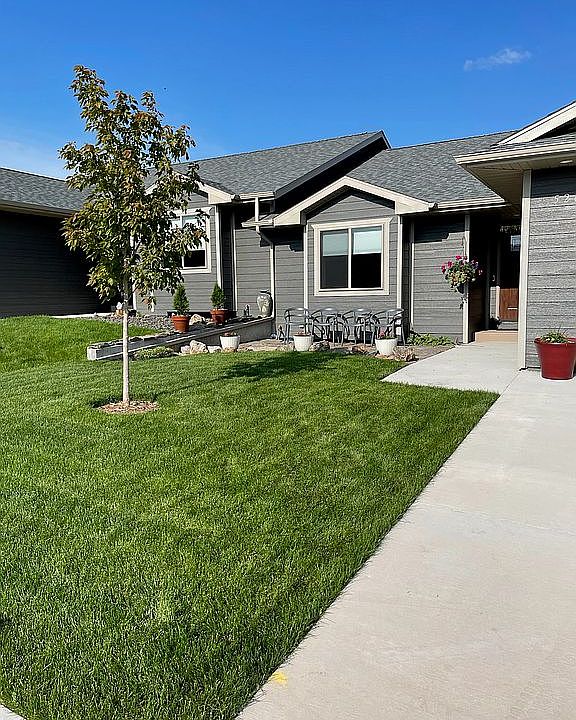 1st image of 526 Topaz Ln