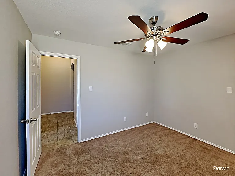 632 Hutchins Dr — Photo 11