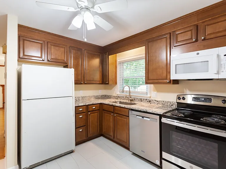 106 Rowe Dr — Photo 7