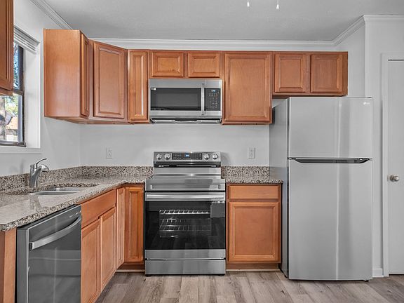 5th image of 110 Ravenwood Dr APT A