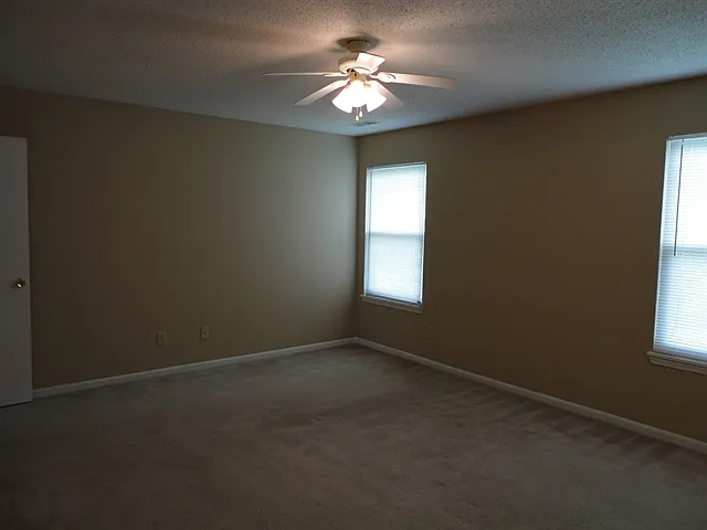 10240 Draycott Ave — Photo 7