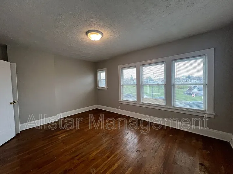 3301 Washington Blvd — Photo 23