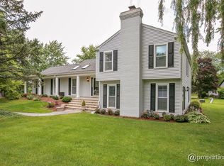 995 Commonwealth Ct, Barrington, IL 60010