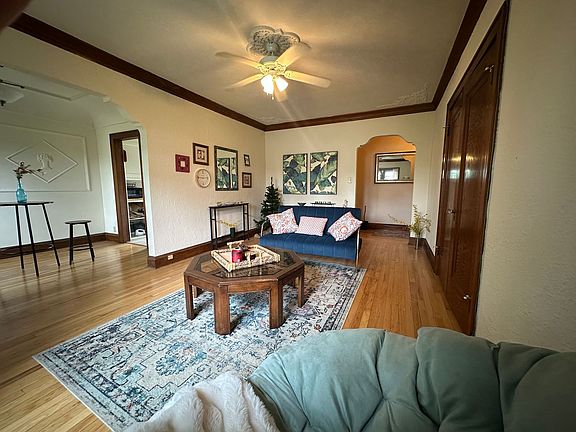 2nd image of 1628 N Franklin Pl APT 33