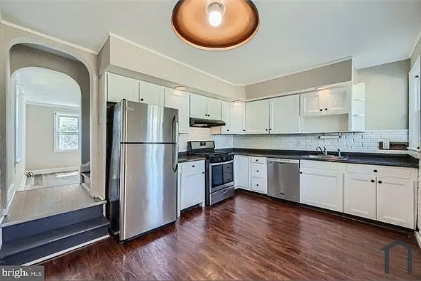 2 bed, $2,400 — Photo 3