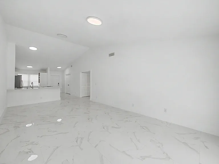 8464 Lake Worth Rd — Photo 11