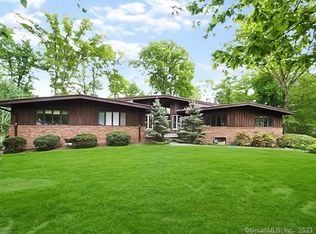 950 Rock Rimmon Rd, Stamford, CT 06903