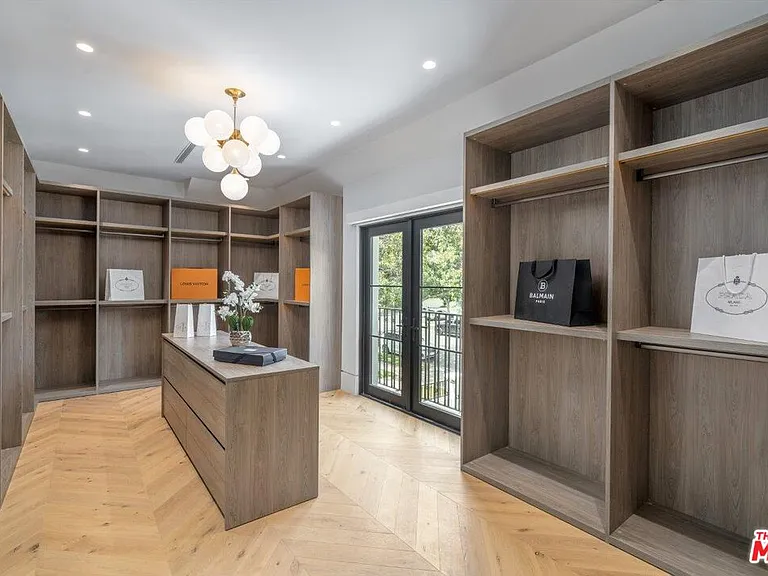 525 N Camden Dr — Photo 11