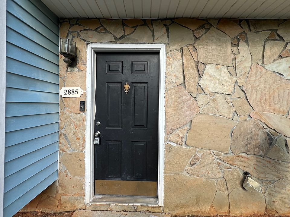 1st image of 2883 Spruce Cir