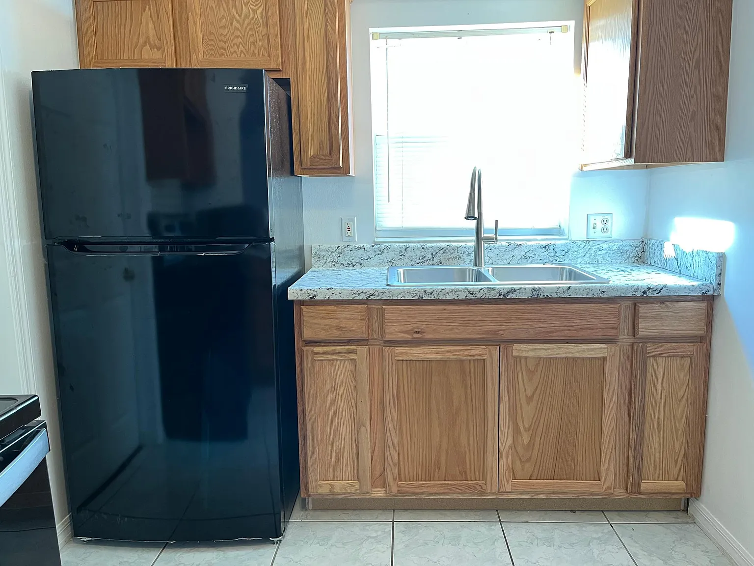 678 Royalty Ct — Photo 2