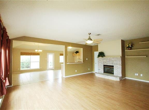 2nd image of 800 Topaz Dr