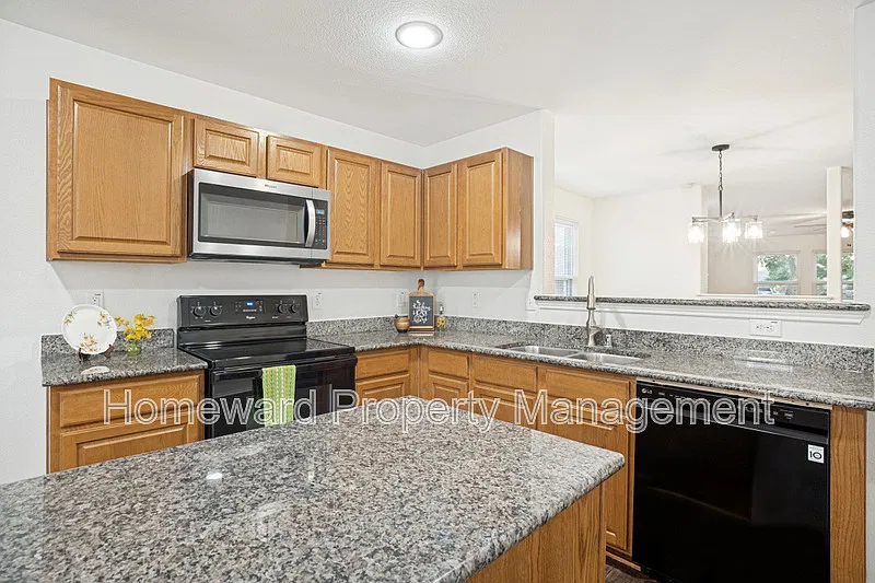 3 bed, 2.0 bath, 1868 sqft, $2,250 — Photo 4