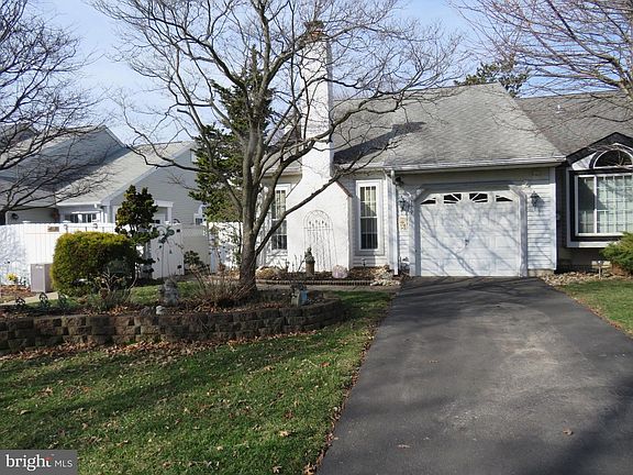 3rd image of 179 Raintree Ct