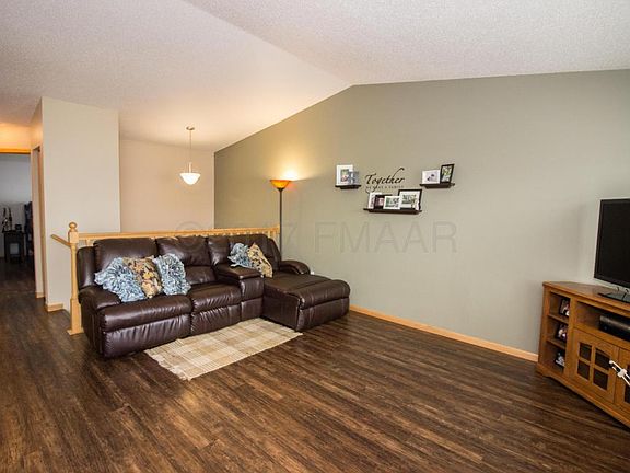 4th image of 1014 42nd Ave W
