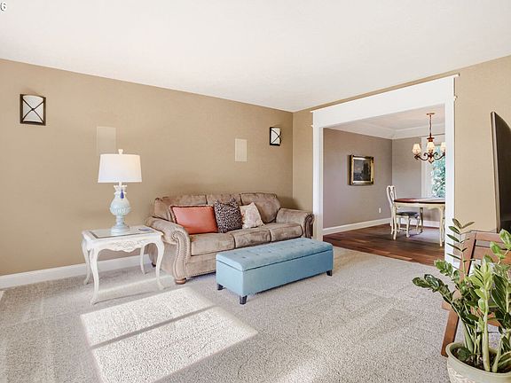 4th image of 4803 SE Viewpoint Dr