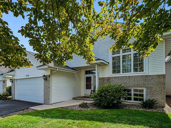 3rd image of 1016 Lilac Ct