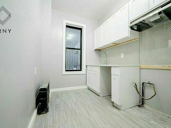 2nd image of 119 Linden St APT 1R