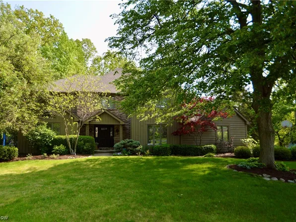 29200 Inverness Dr, Bay Village, OH 44140