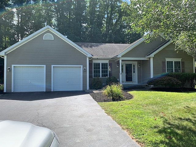 1st image of 10 Neal Dr