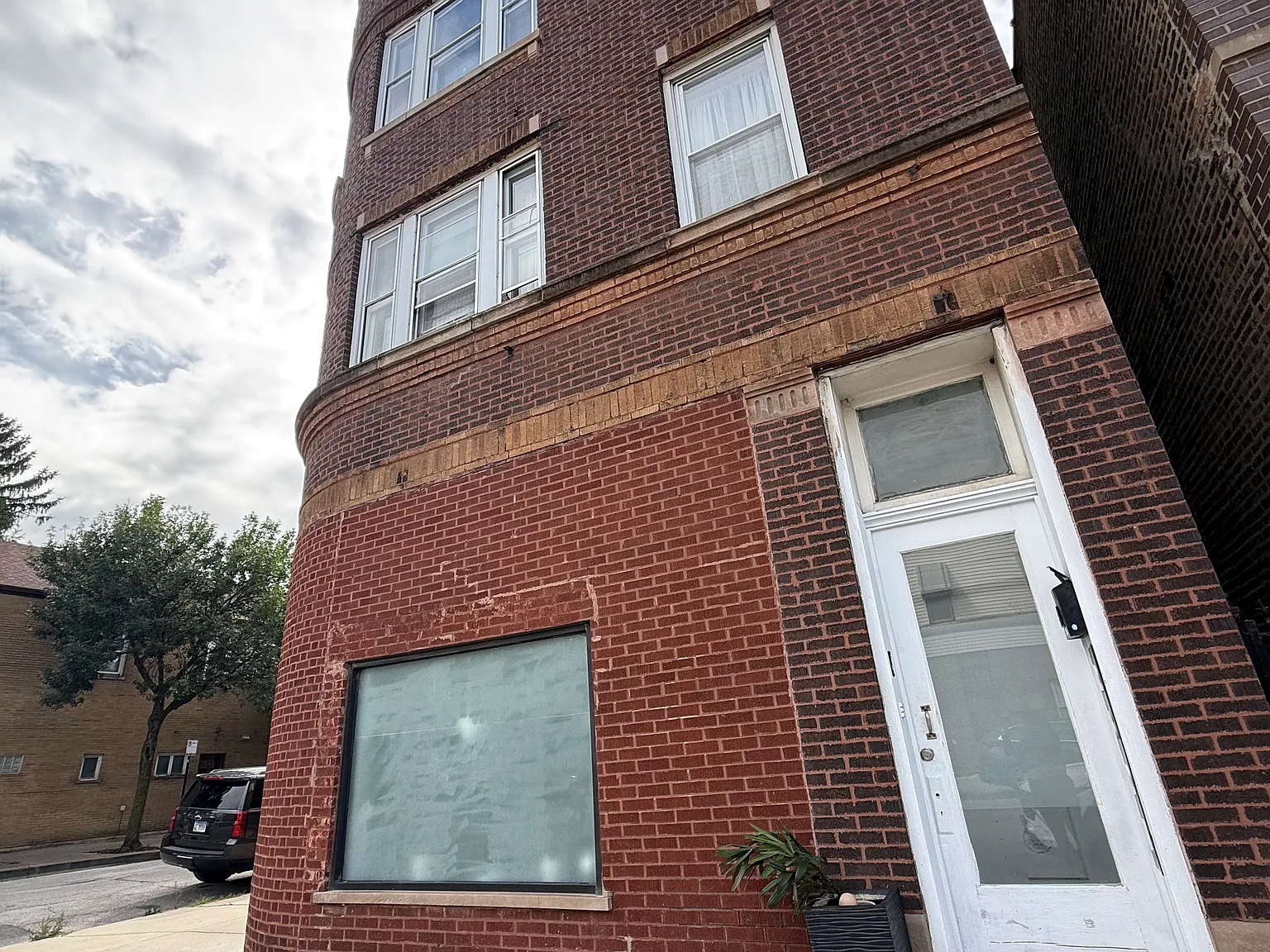 3 bed, 1000 sqft, $1,850 — Photo 2