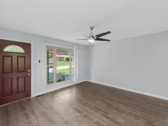 4th image of 2822 Cherry Point Ln