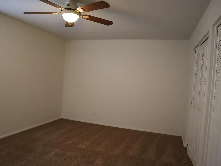 4240 W Hatcher Rd — Photo 25