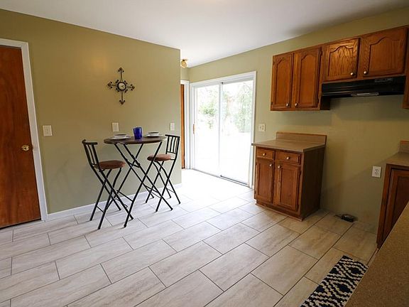 4th image of 61 Westwood Dr