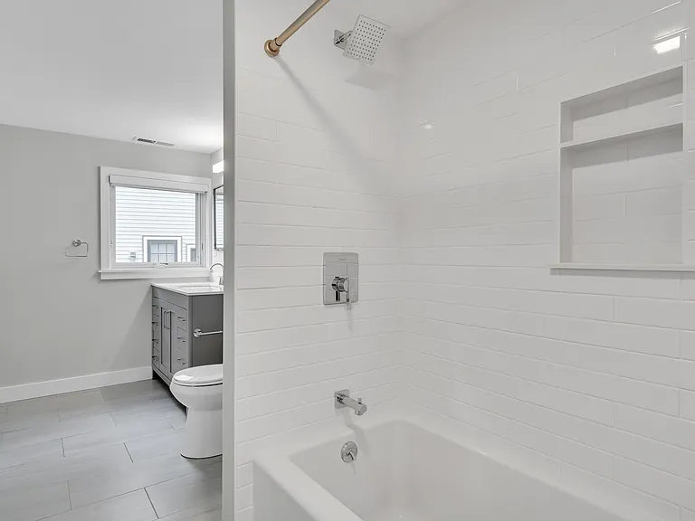56 Franklin St #B — Photo 16