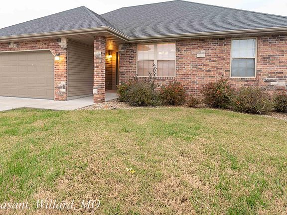 2nd image of 206 W Pheasant Ln