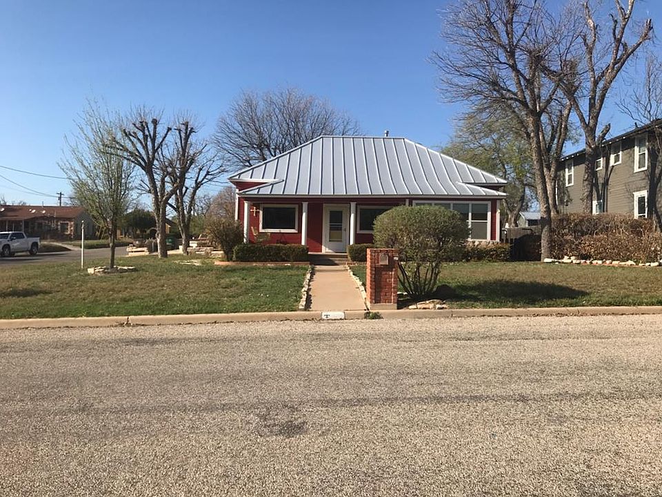 1st image of 720 Highland Ave W