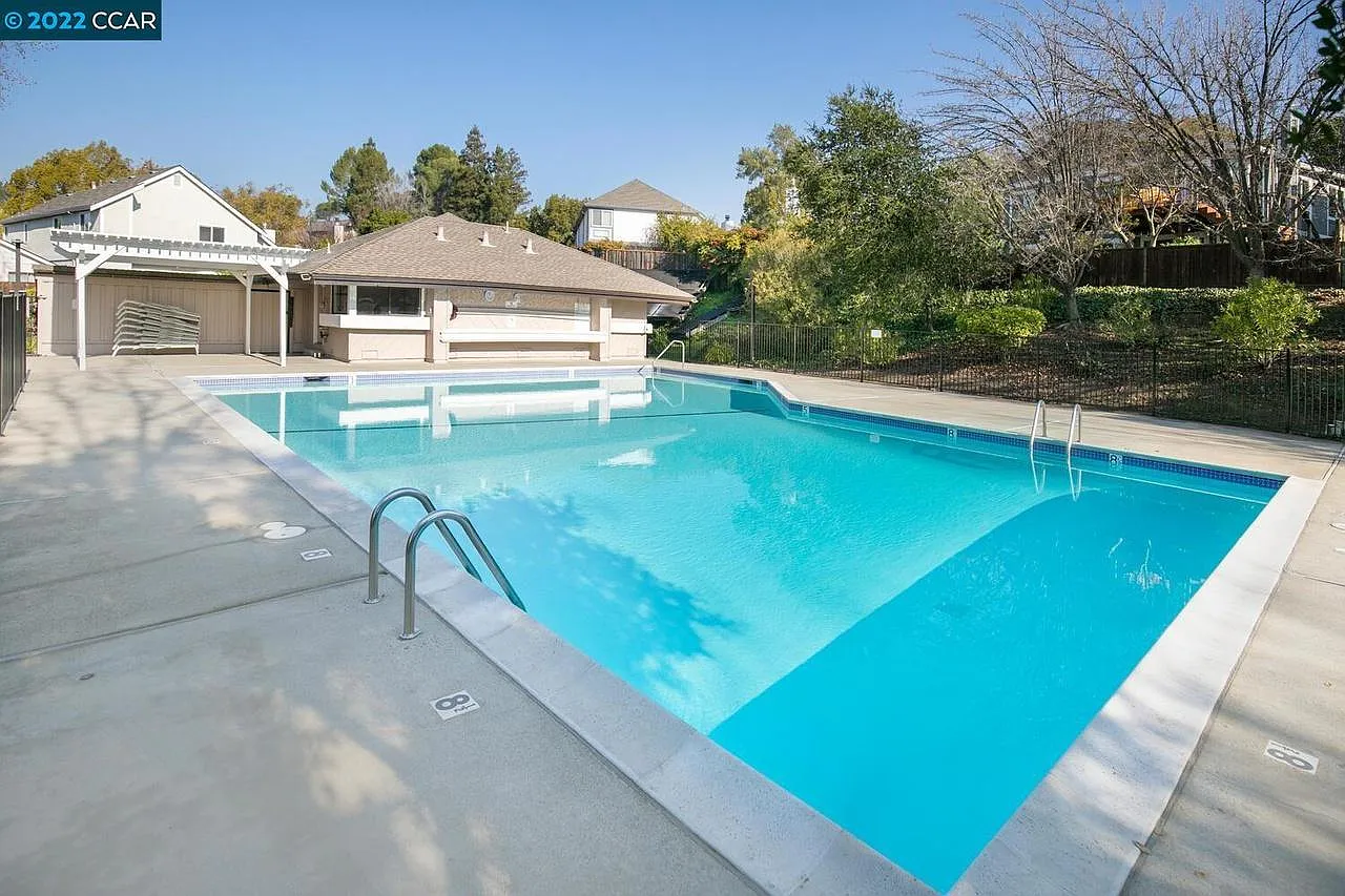 1422 Cortez Ct — Photo 2