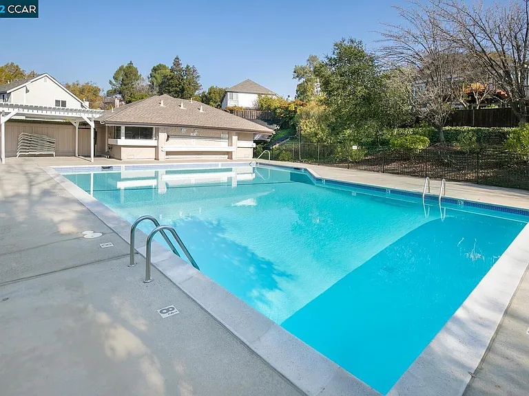 1422 Cortez Ct — Photo 2