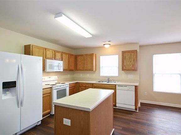 4th image of 608 Big Twig Ln