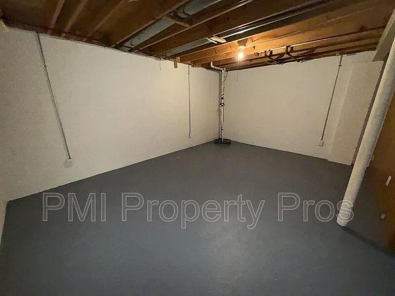 8148 S 88th St — Photo 30