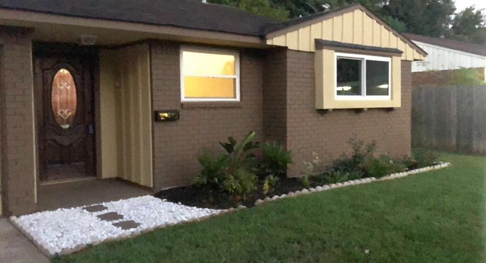 1st image of 2221 Huckleberry Ln