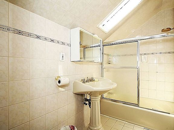 3rd image of 8204 247th St