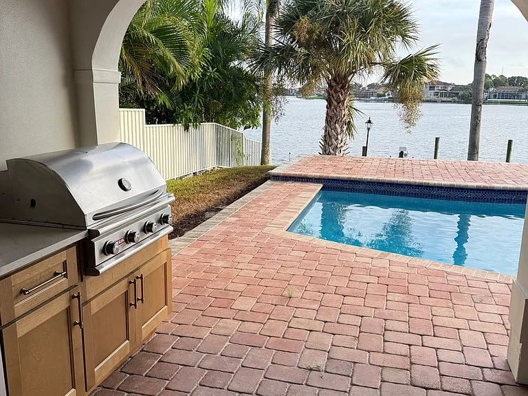 9807 Bay Island Dr — Photo 2