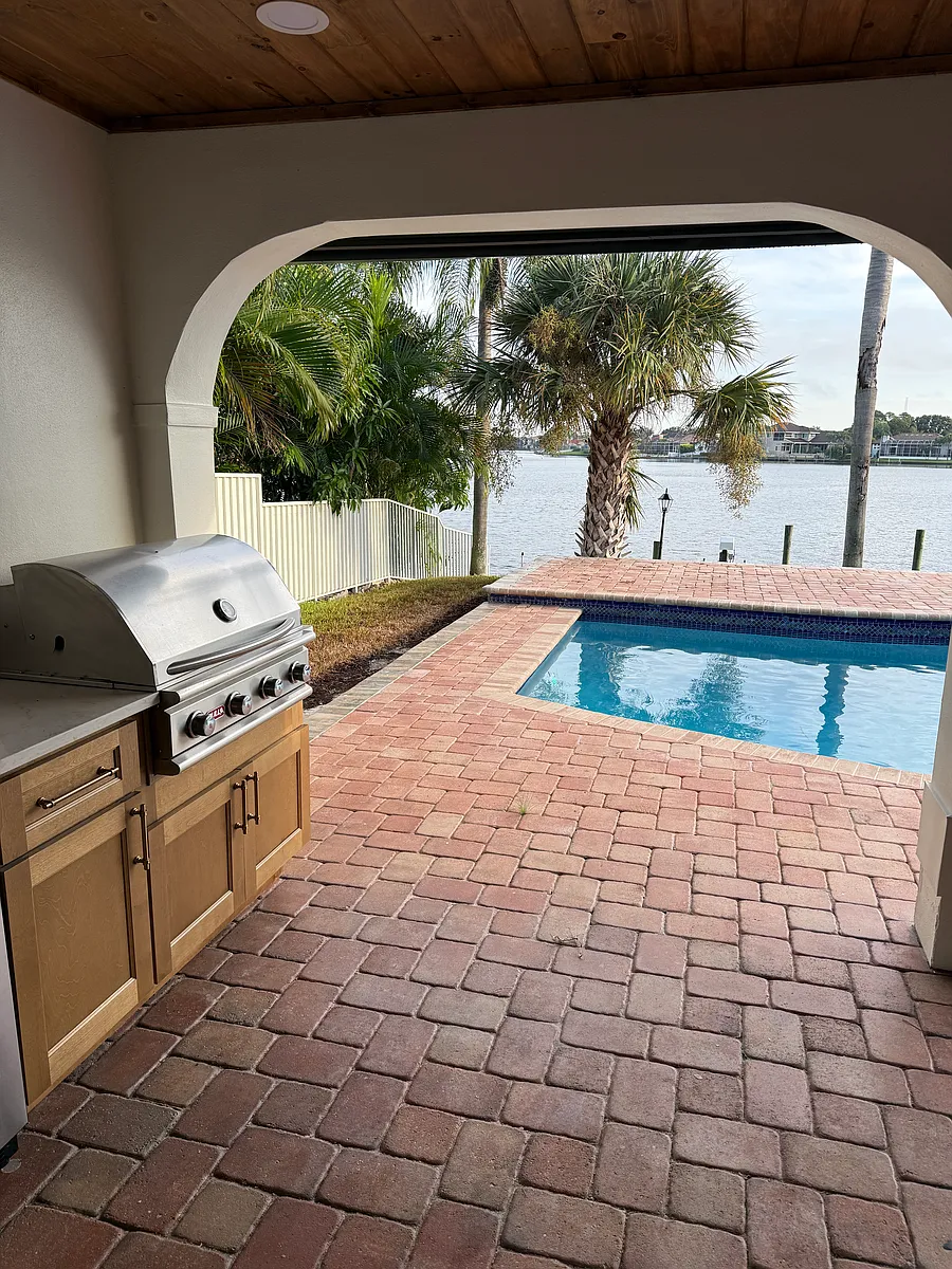 Building Photo - 9807 Bay Island Dr