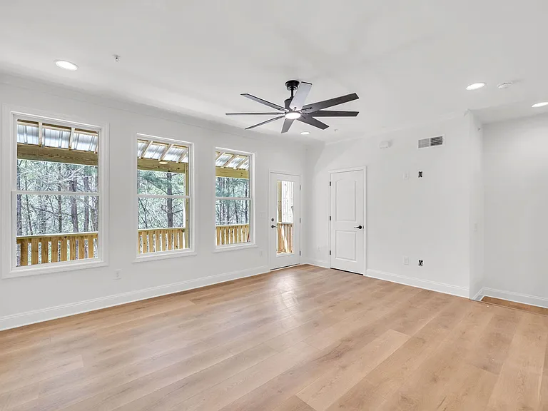 203 Riverstone Commons Cir — Photo 9