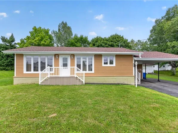 1535 Des Pionniers, Balmoral, NB E8E 1B9