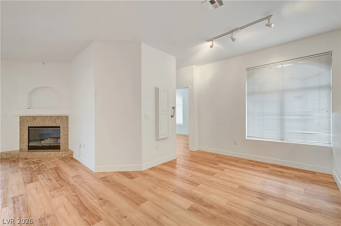 2050 W Warm Springs Rd — Photo 4