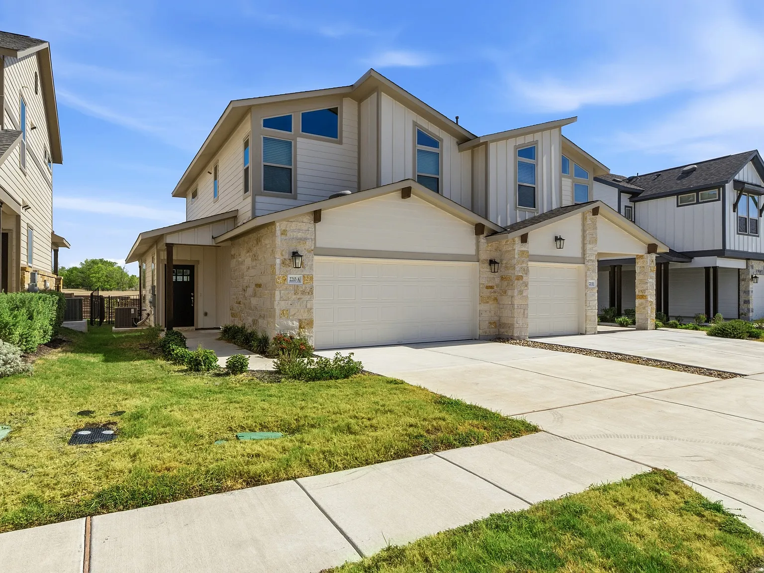 3 bed, 2.5 bath, 1602 sqft, $2,295 — Photo 2