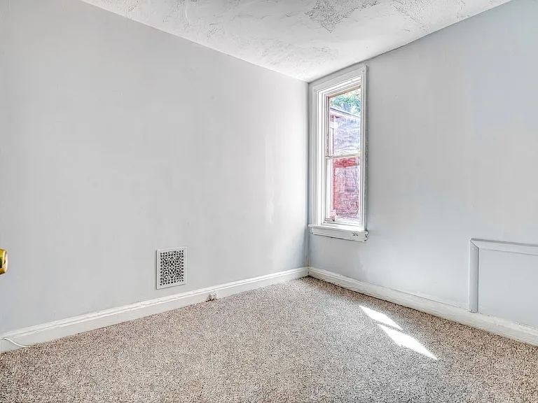645 Camp St — Photo 16