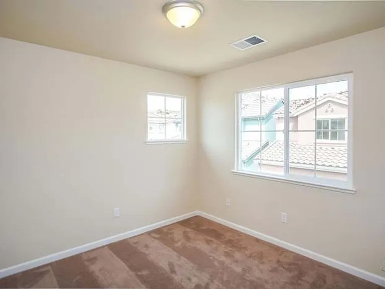 290 Slate Ave — Photo 16